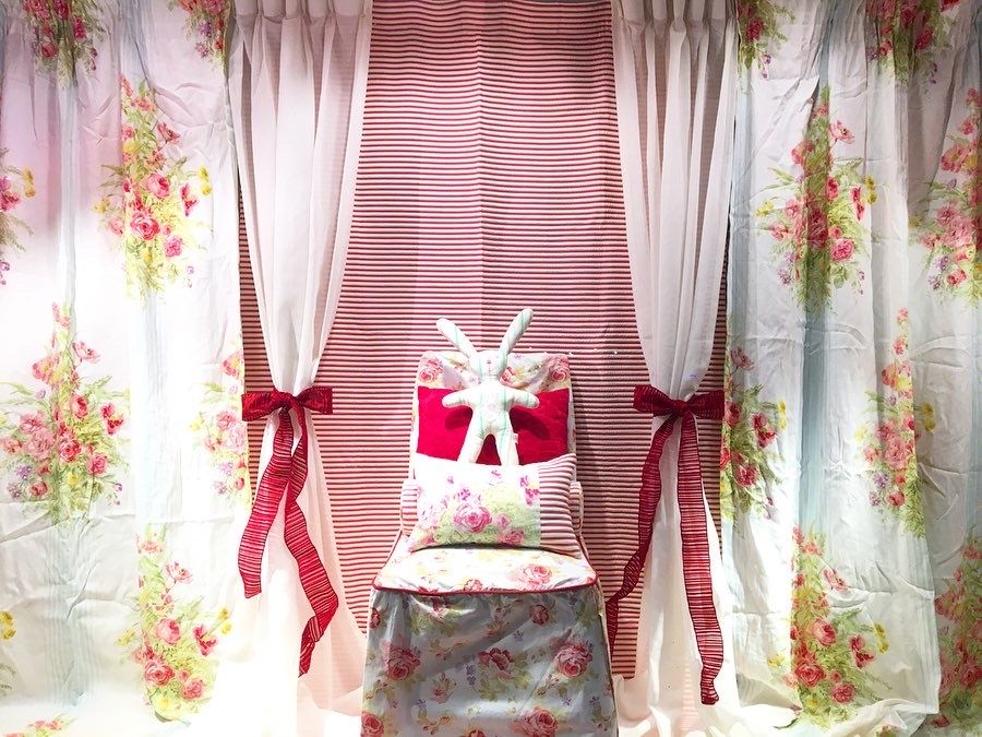 可憐なお花のショーウィンドウディスプレイ | NEWS | 静岡県浜松市の