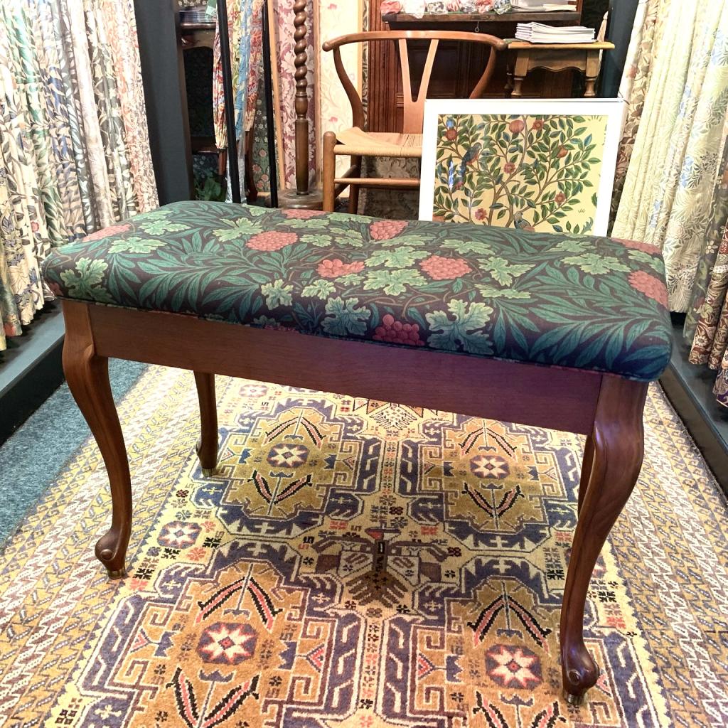 ピアノ椅子をモリスで♪