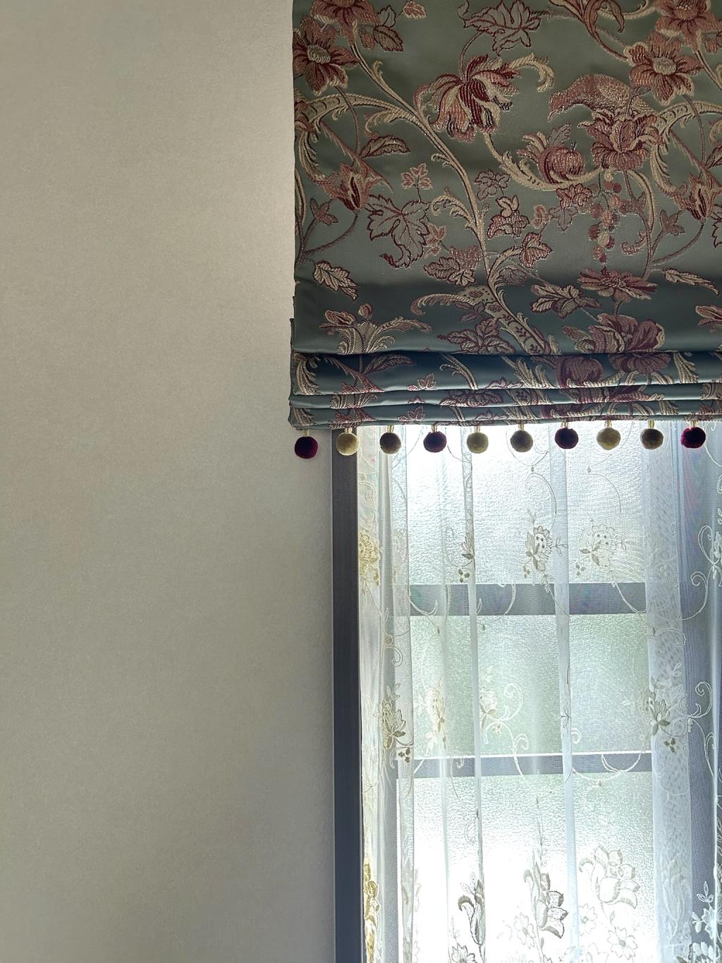 フリンジをあしらったプレーンシェード