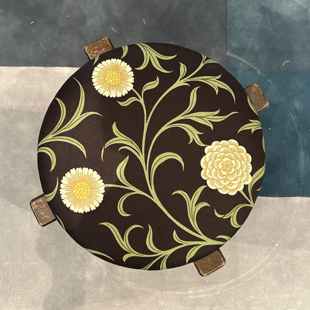 木製スツール張り替え施工