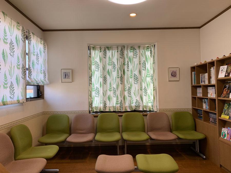 気持ちを和らげる、癒しのグリーンと植物柄のコーディネートに。