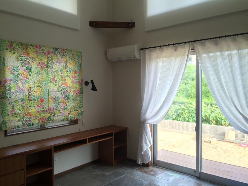 天然素材「リネン」をつかったダイニングキッチン