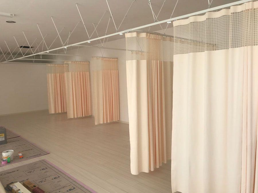 接骨院のカーテン取り付け